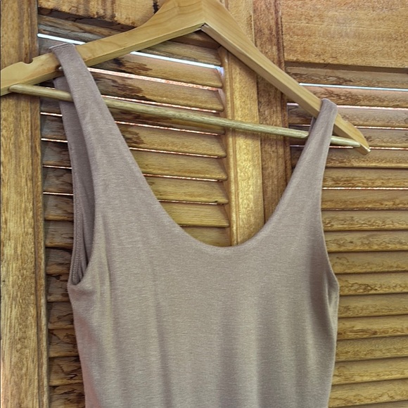 Babaton Tan Sleeveless Fitted Bodysuit Top M - Picture 3 of 7
